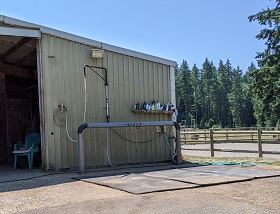 Equine wash rack
